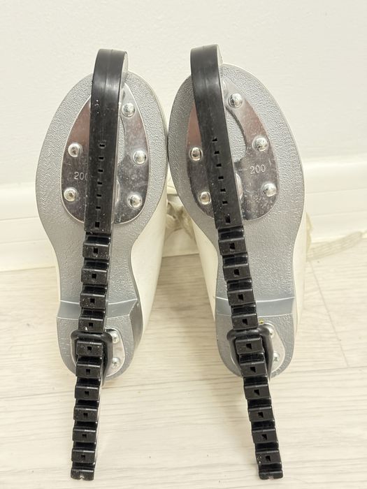 Продаются коньки женские