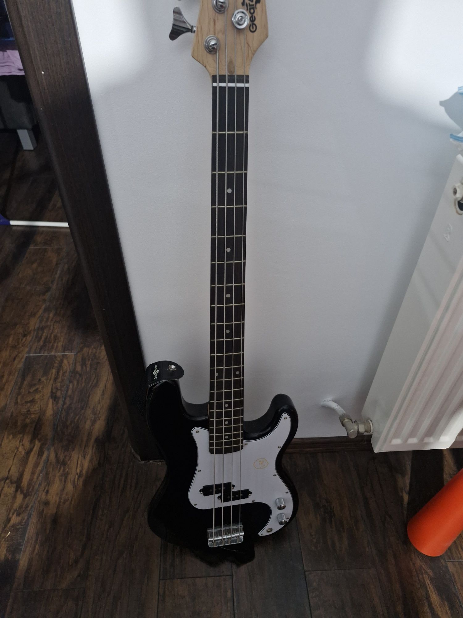 Chitara bass electrica