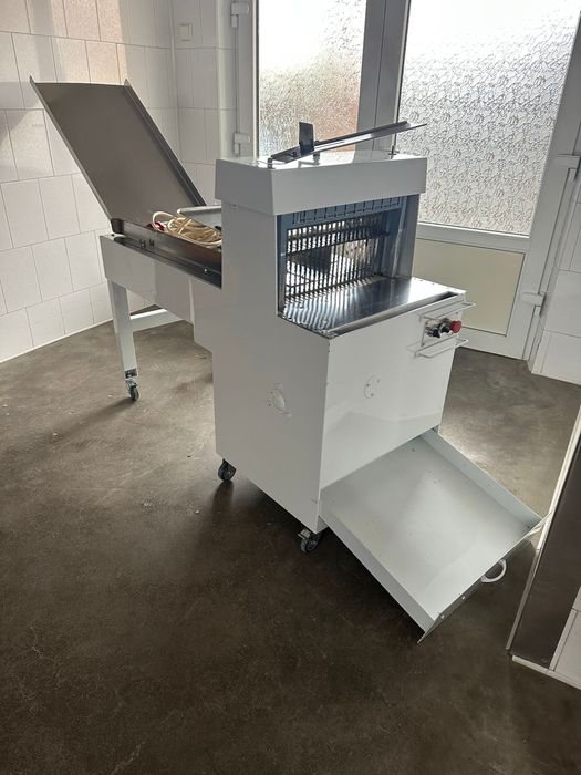 Vând feliator de pâine