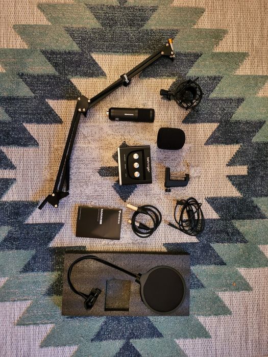 Микрофон Genesis и аудио интерфейс Behringer