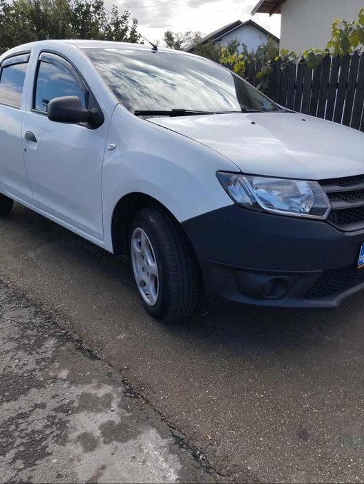 Vând Dacia logan