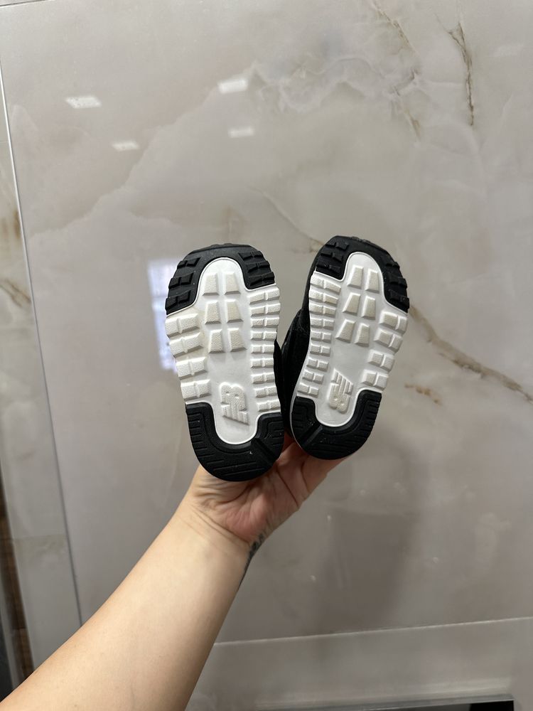 20 номер оригинални New balance маратонки бебе