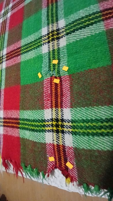 Родопски дебели вълнени одеала.