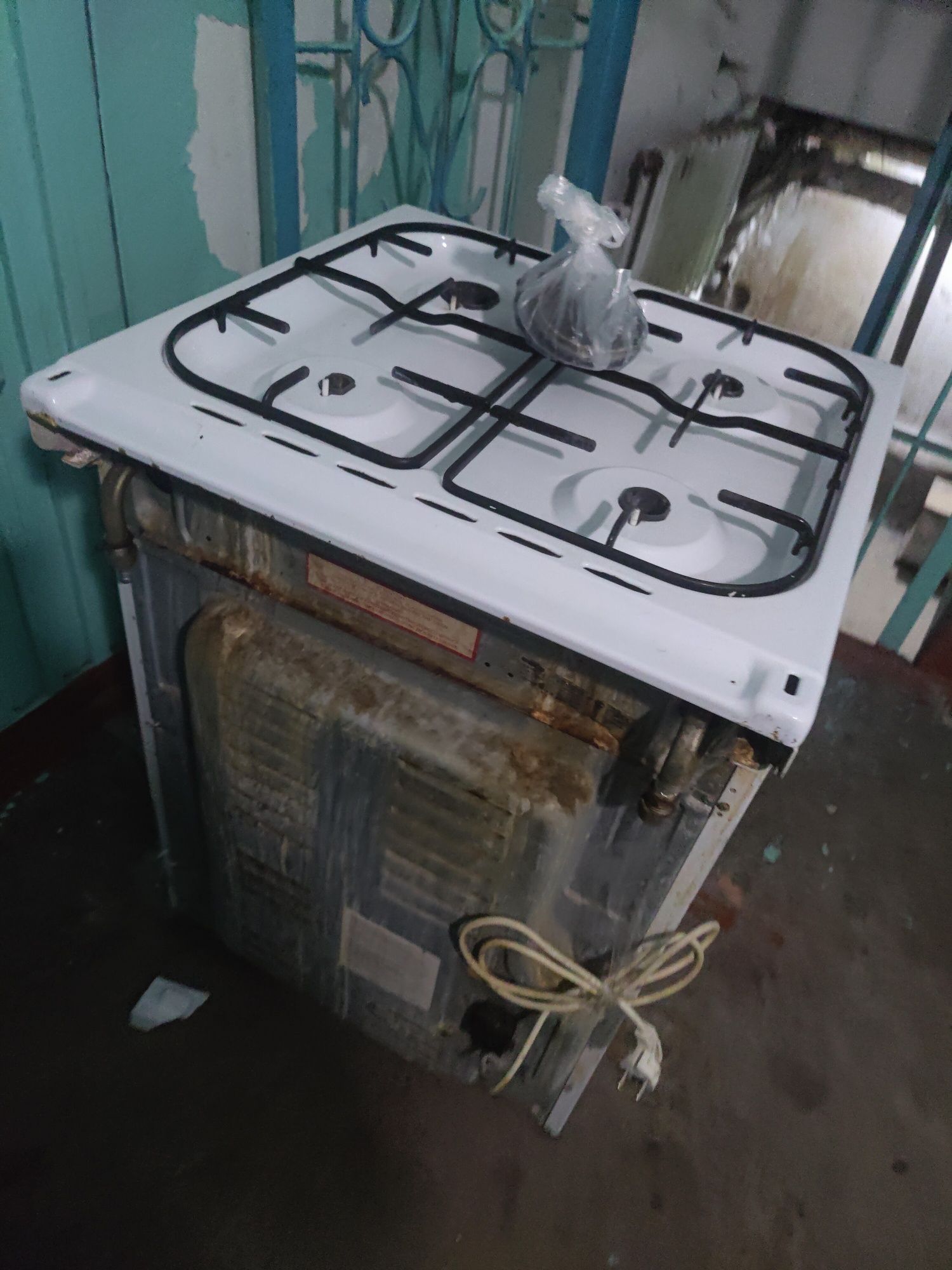 Продам газовую плиту