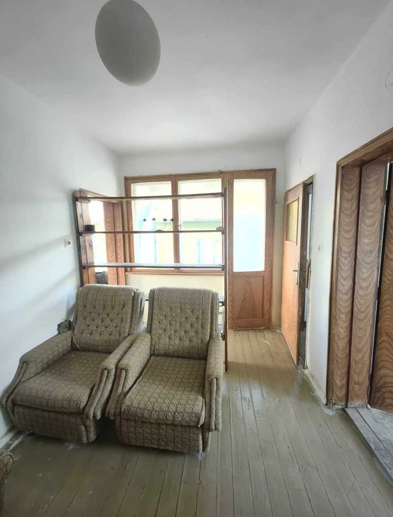 Продава се Къща в Разград, Житница - 192 кв.м за 671 €/кв.м - Снимка #4