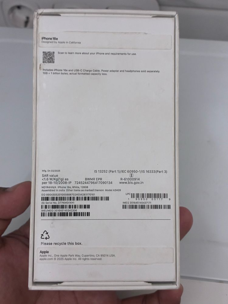 iphone 16E вместе с коробкой и зарядкой