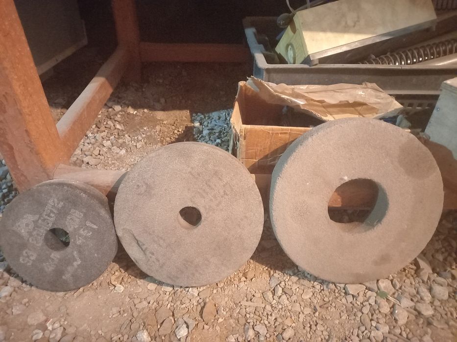 3 Точильных камня, бочка