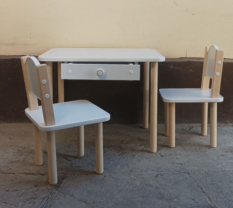 Комплект детской мебели. Стол и 2 стула