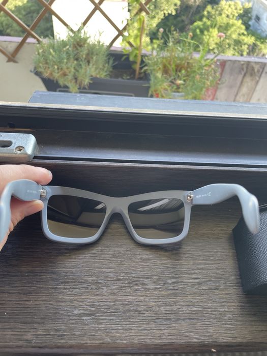 Vand ochelari de soare Prada