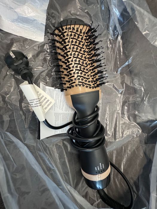 Фен-расческа новый, несколько этапов укладки