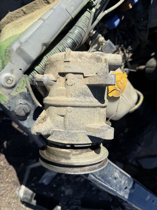 Compresor de clima Nissan Patrol Y61 2.8td