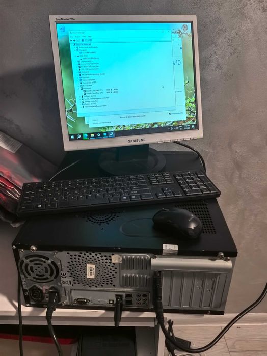 Настолен компютър с монитор