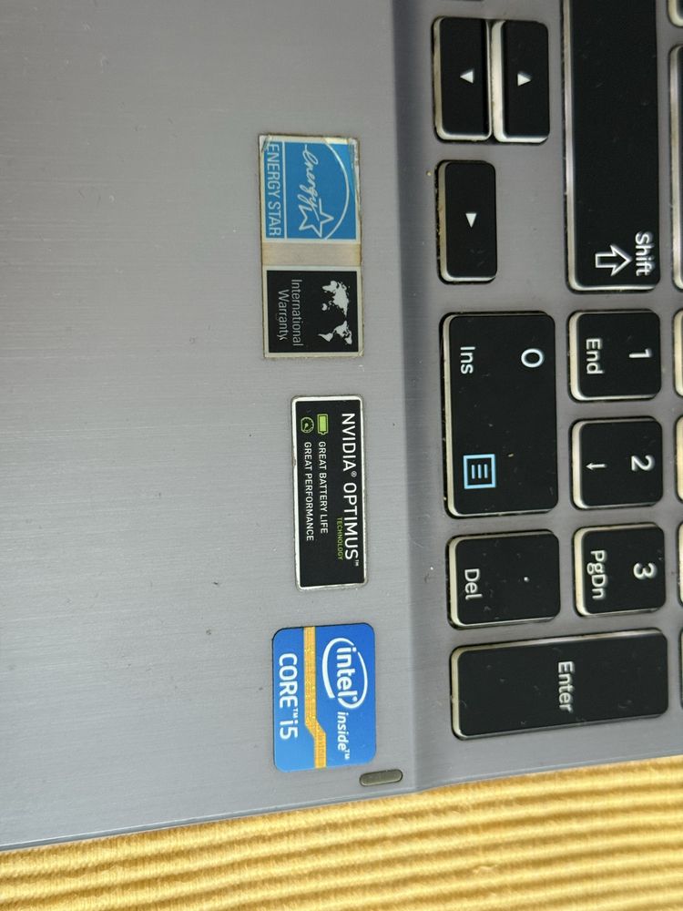 Лаптоп Samsung 700Z3C