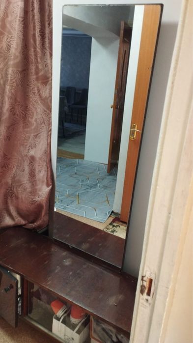 Отдам бесплатно трюмо.