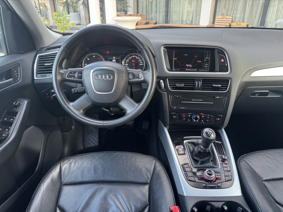 Audi Q5 2.0 TDI  QUATTRO/ euro5 / bixenon / Navi