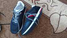 Vând adidași Tommy Hilfiger