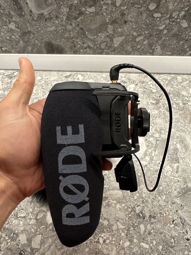 Rode Videomic Pro R microphone with Rycote Lyre suspension system