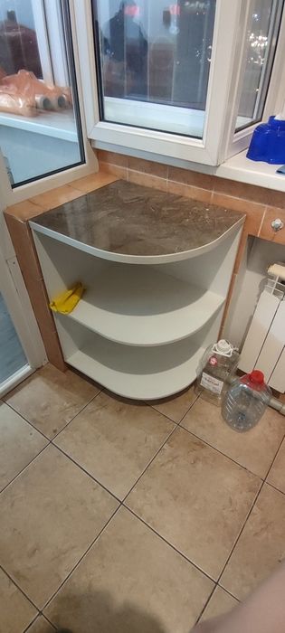 Полка угловая на кухню или в зал