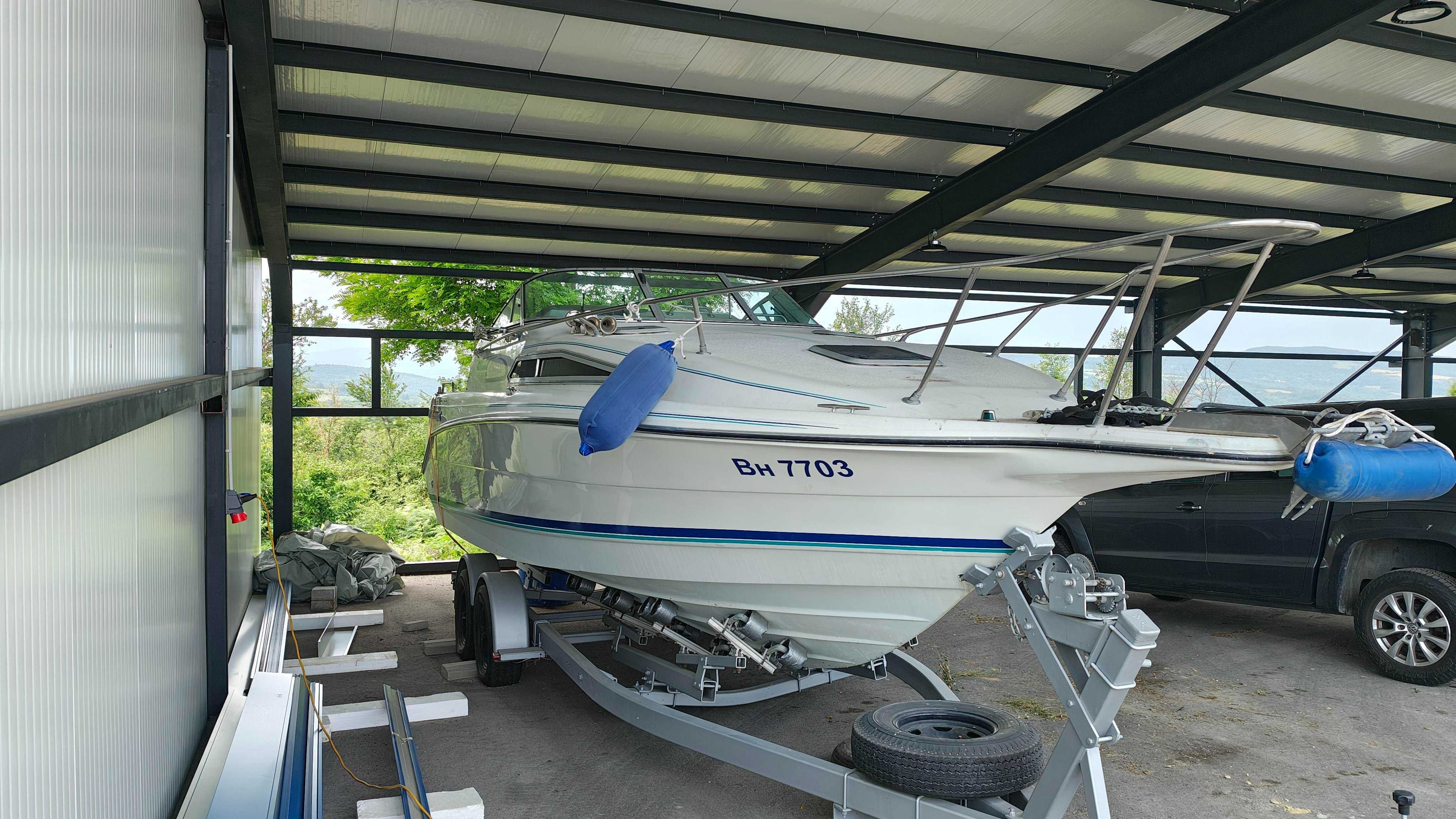Продавам моторна яхта Rinker Cabin
