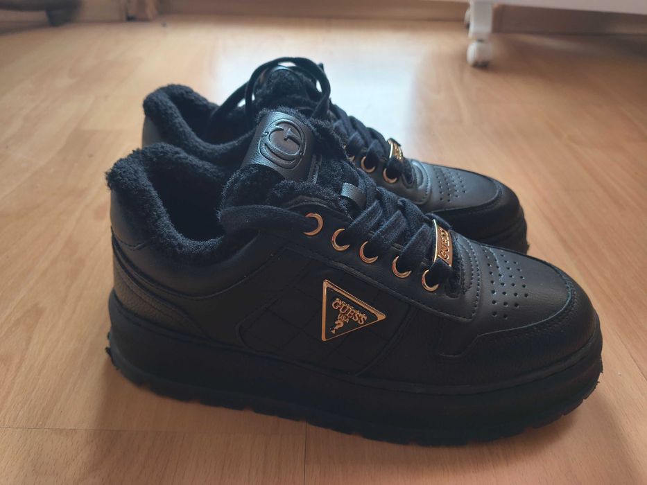 Дамски маратонки на Guess, р.38.
