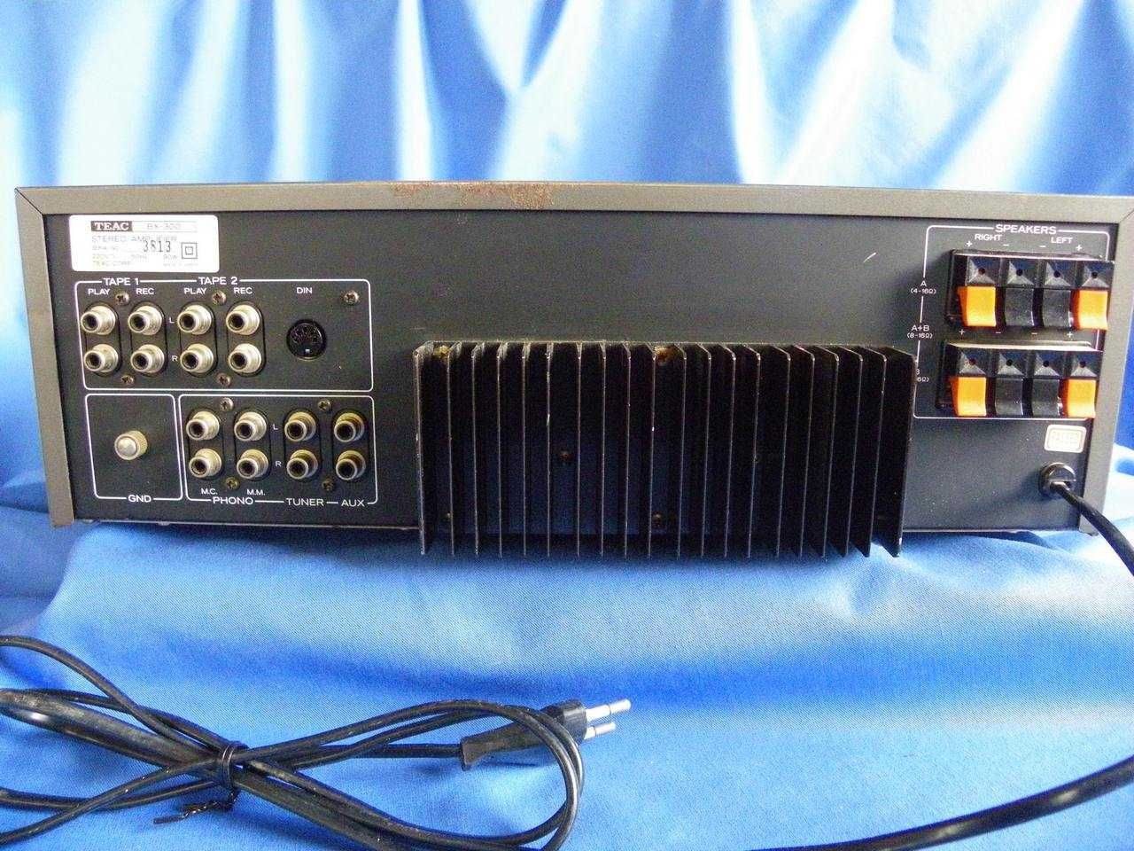 Стерео усилвател TEAK BX-300