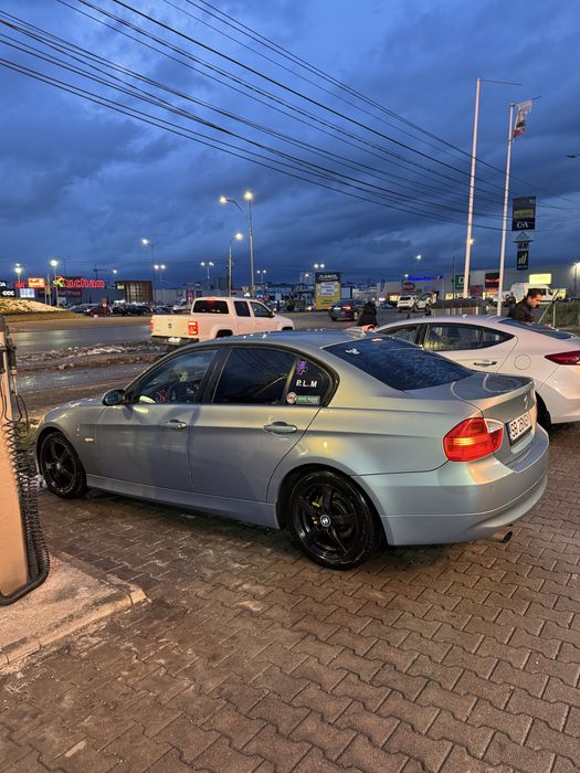 BMW E90 320i  Sedan