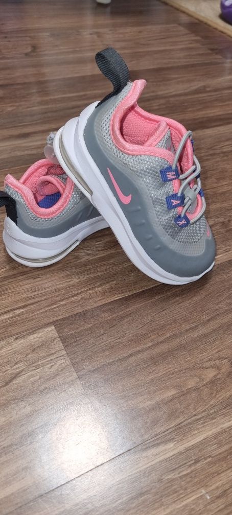 Детски маратонки nike air max за малко момиченце