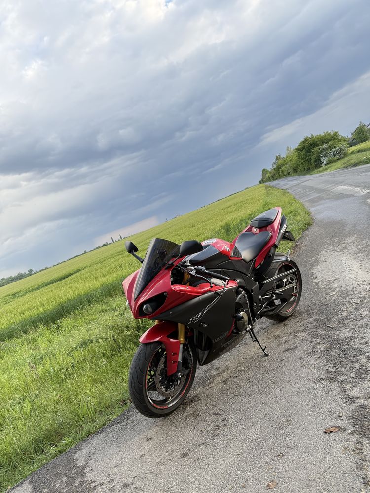 Yamaha  R1 big-bang!!