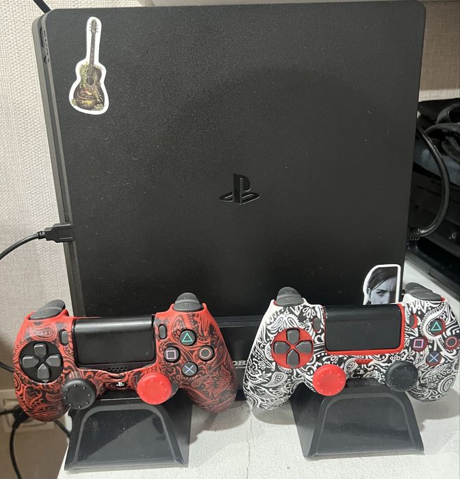 PlayStation 4 с 20 цифровыми играми + подставка с охлождением