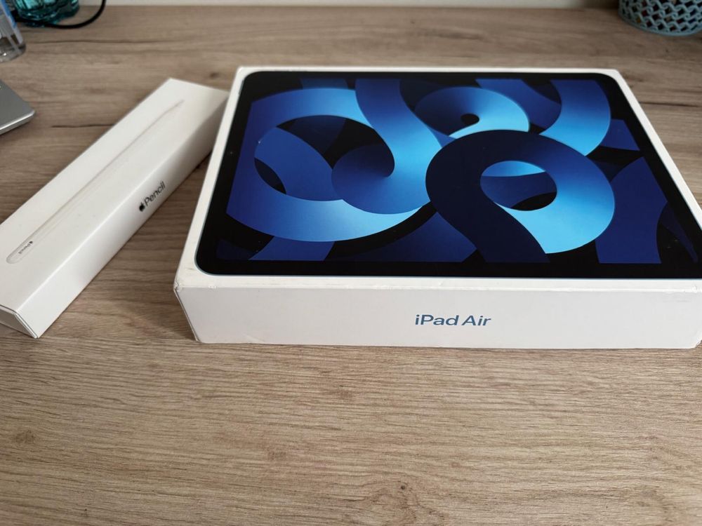 iPad Air 5 (2022) 64GB Wi-Fi Blue NOU + Apple Pencil + husă  originala