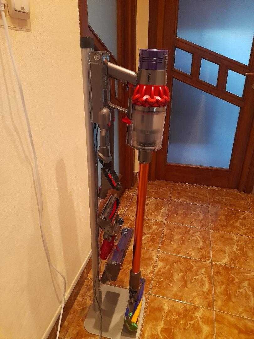 De vanzare aspirator vertical Dyson V 10 Mini