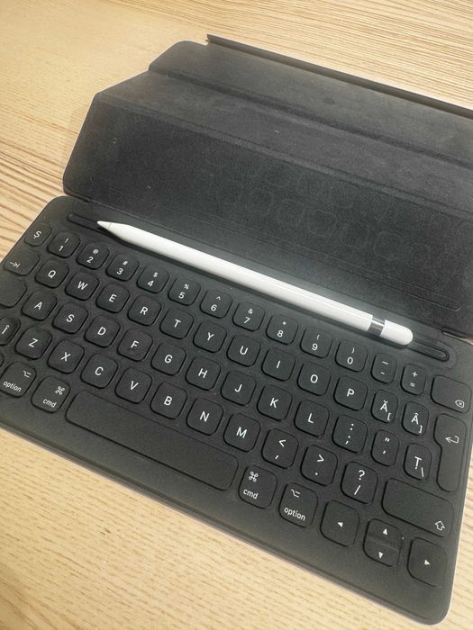 Husa cu tastatura pentru iPad 10.2” (2021) 9th Generation