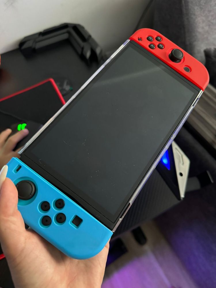 Продам nintendo switch oled