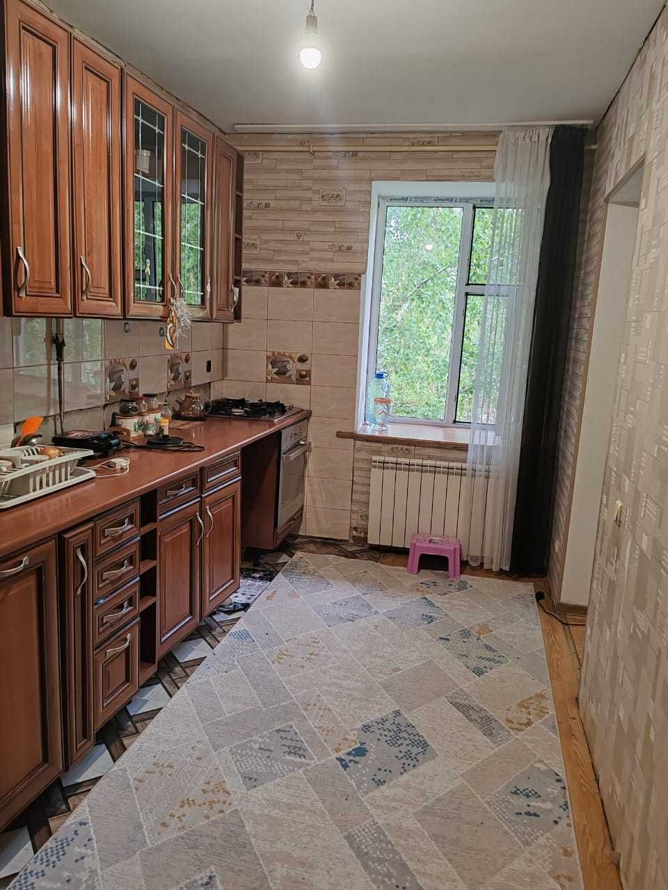 Продается 3 ком. кв. Старый город ,Шернияза , кирпичный дом  2 этаж