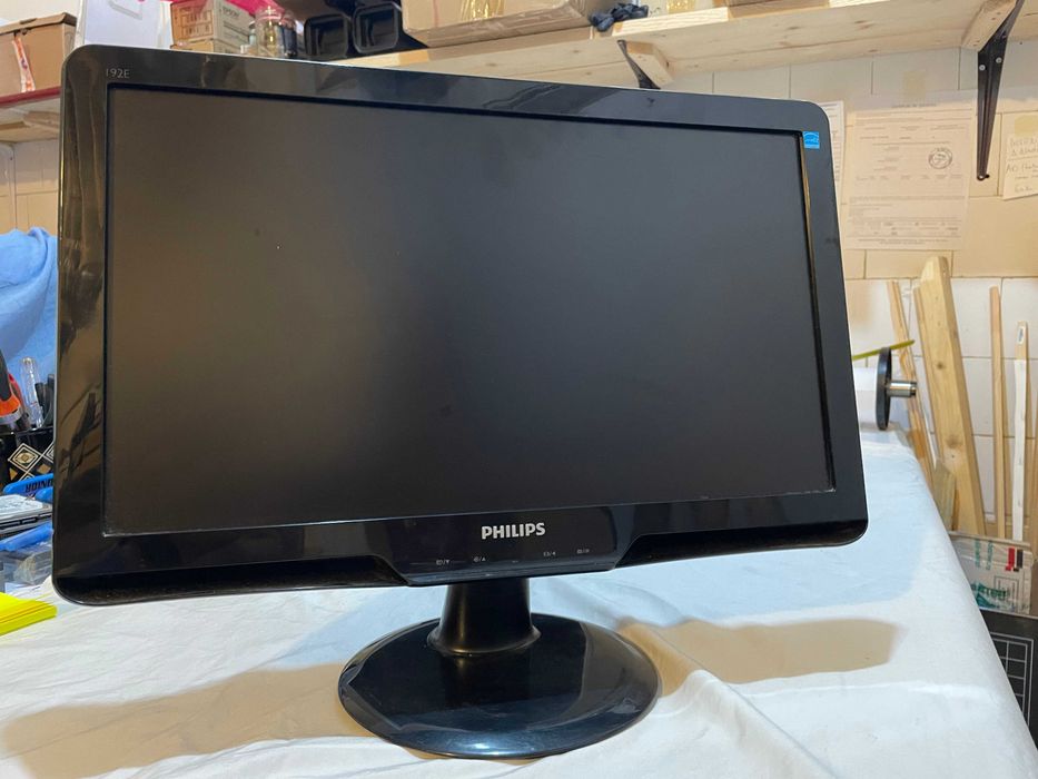 Vand 2 Monitoare LCD ACER SI PHILIPS