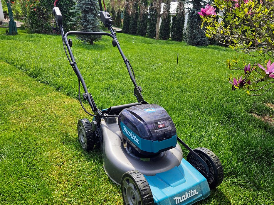 Masina tuns gazon (profesionala acumulatori XGT 40V) Makita LM001GZ