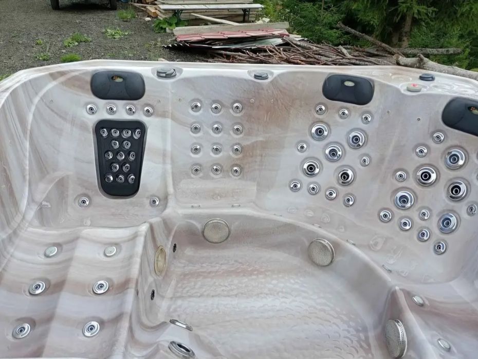 Jacuzzi spa 6-8 persoane!