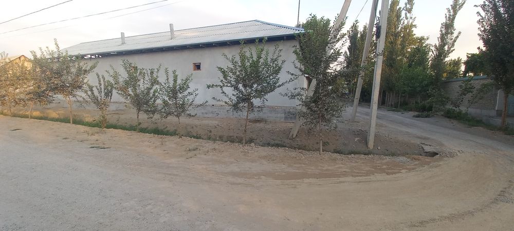 Hovli uy yashashka tayyor
