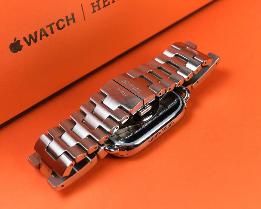 Apple Watch Hermès 10 46mm Silver Titanium – Hermès Grand H satiné (M)