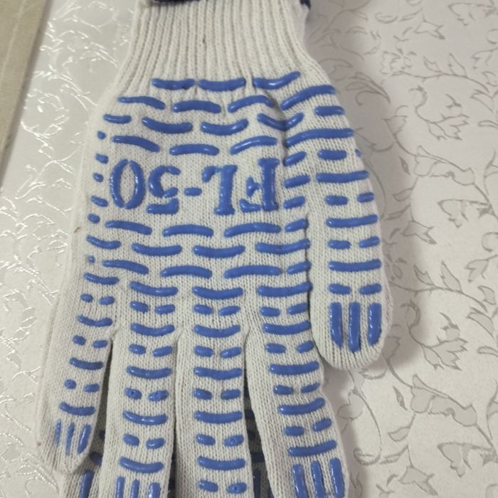 Перчатки строительные.