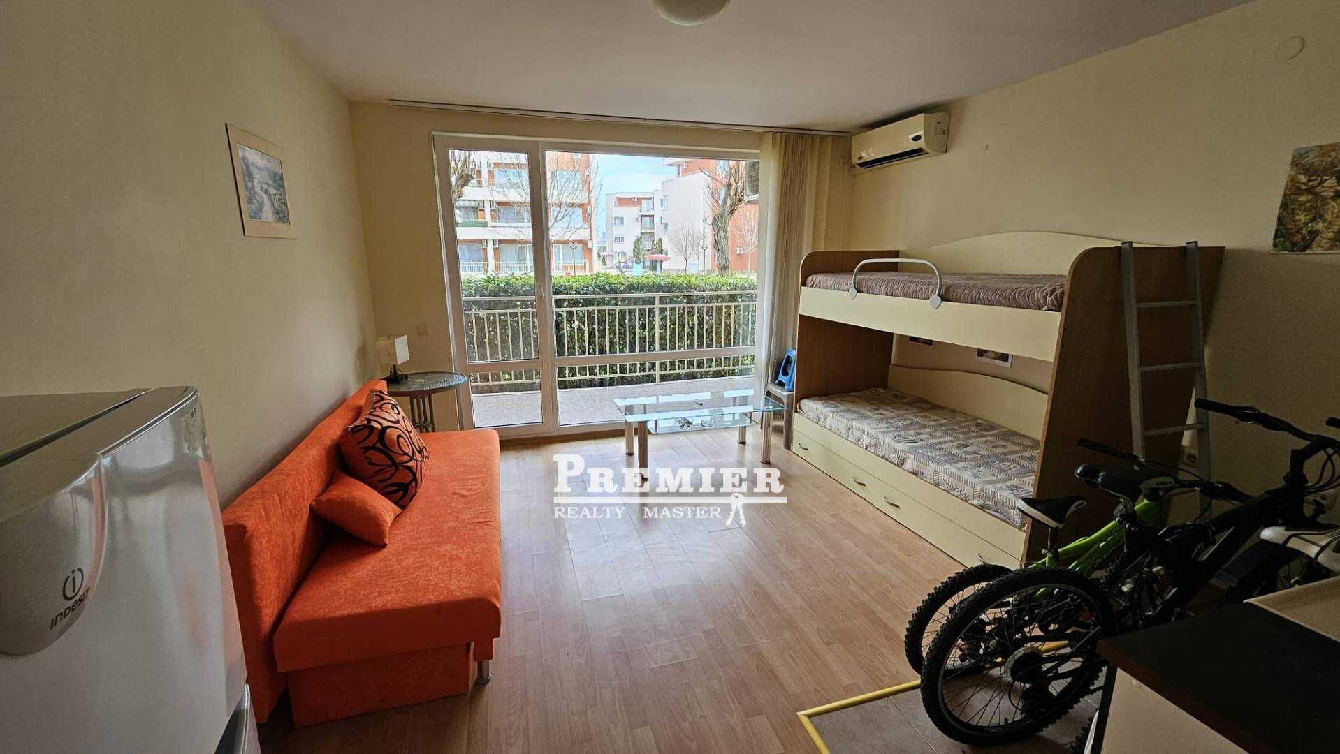 Продавам просторно студио 34 кв.м. в отличен комплекс