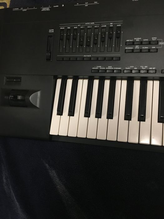 Професионален синтезатор Корг i30