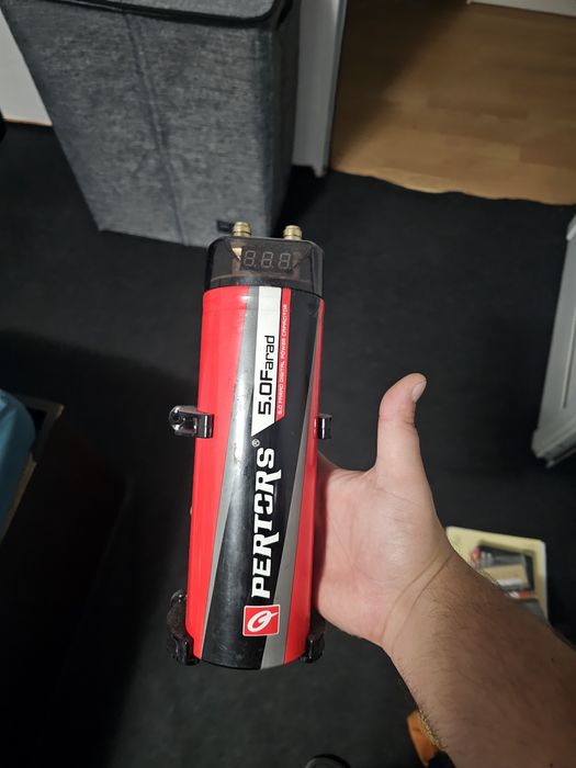 Condensator 5 farazi