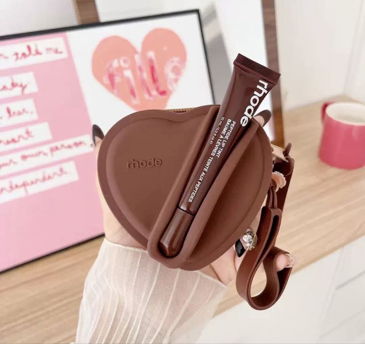 Rhode LipGloss cu Accesoriu de silicon