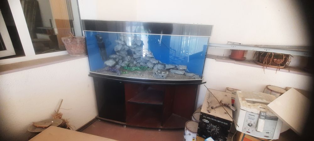 Akvarium sotiladi