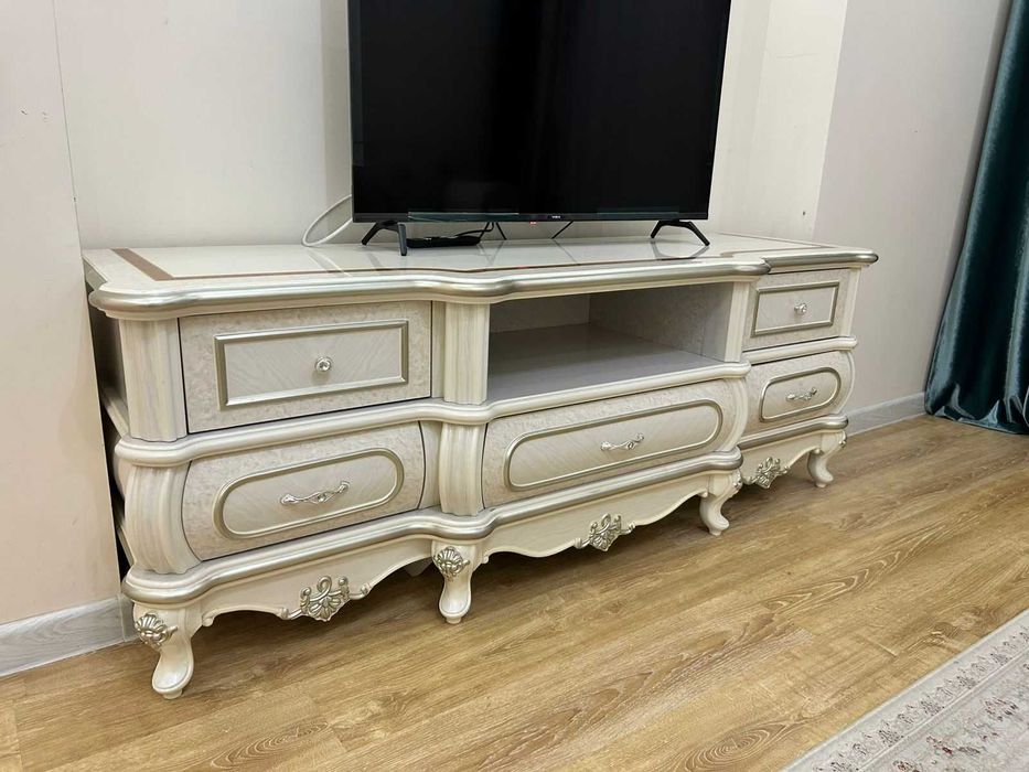 Комод по телевизор