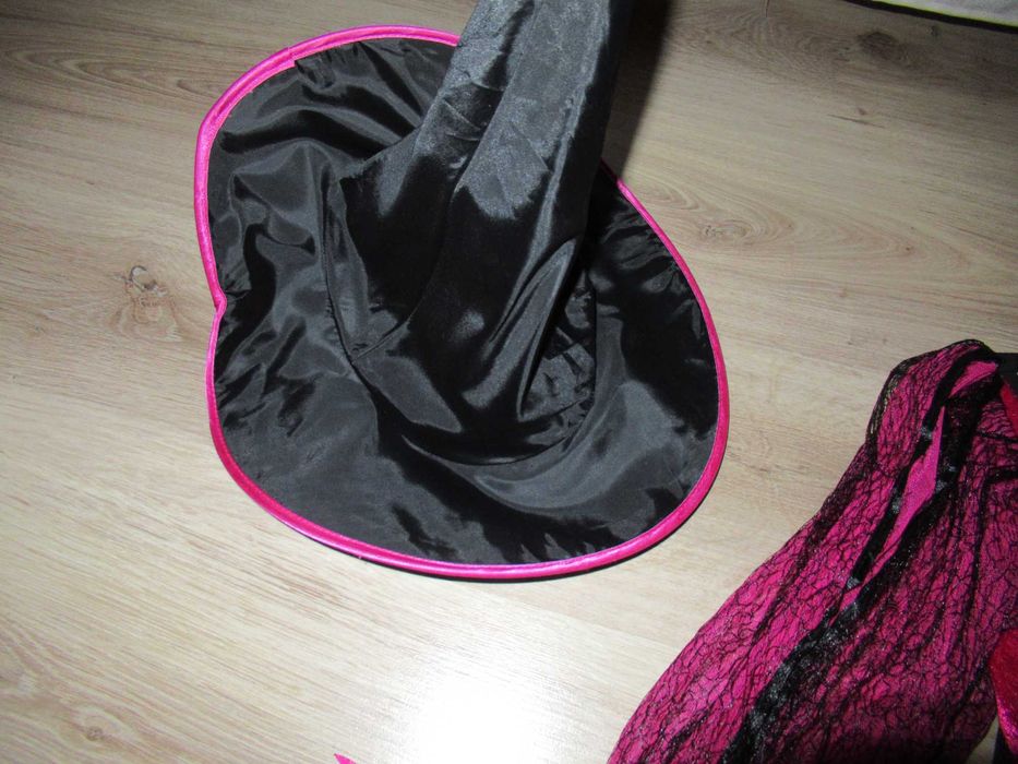 ХЕЛОУИН костюм/рокля с шапка--164 номер