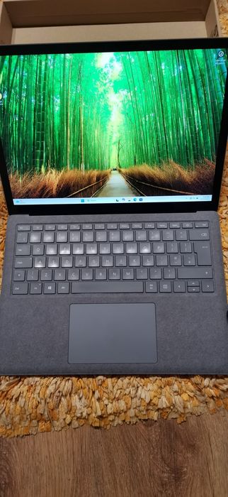 Microsoft Surface Laptop 4 I5-1135G7 8gb 256gb 2K touch screen 13.5