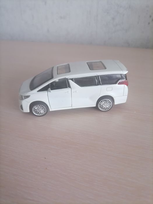 Продам мадельку альфард