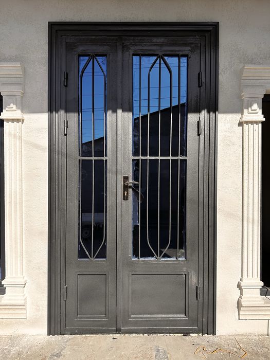 Darvozo eshik kochani temir oynali